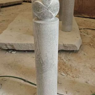 白城 芝麻白花岗岩石材挡车石柱、停车柱、圆柱挡车柱、方柱挡车柱等