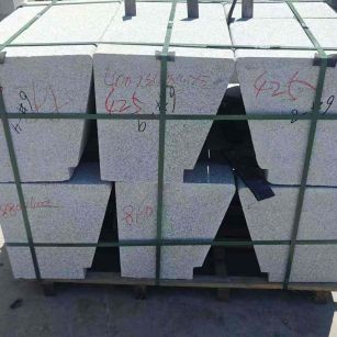 白城 芝麻白异形坐凳，石凳