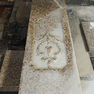 白城 黄金麻花岗岩异形加工雕刻栏杆大柱