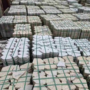 白城 黄金麻白麻花岗岩荔枝面地铺石(冰裂纹)