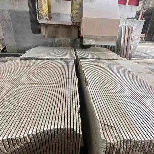 白城 车间生产日常，黄金麻白麻花岗岩