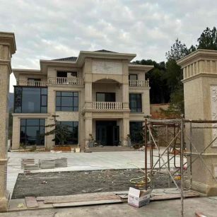 白城 黄金麻花岗岩别墅雕花外墙干挂配上门口雕花罗马柱