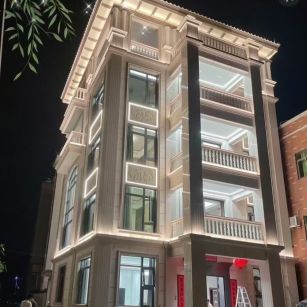 白城 芝麻白花岗岩别墅外墙夜间效果