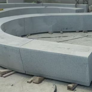 白城 芝麻白花岗岩光面弧形坐凳