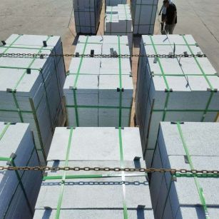 白城 芝麻白花岗岩5公分地铺石 花岗岩厂家工厂装车日常