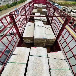 白城 黄金麻花岗岩荔枝面，光面毛板装车完成