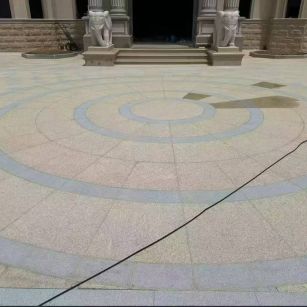 白城 黄金麻芝麻灰花岗岩石材地铺拼接效果