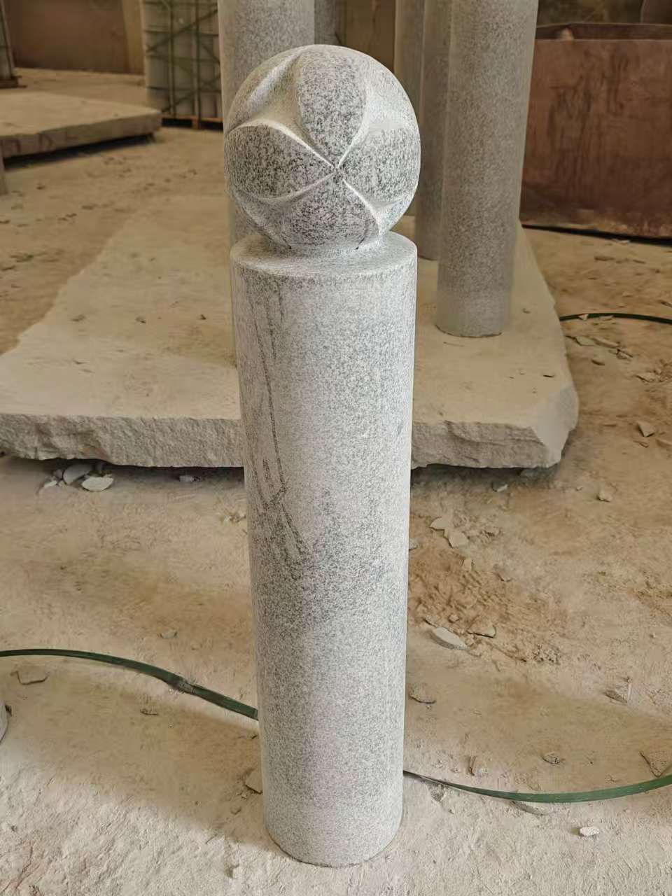 白城 芝麻白花岗岩石材挡车石柱、停车柱、圆柱挡车柱、方柱挡车柱等