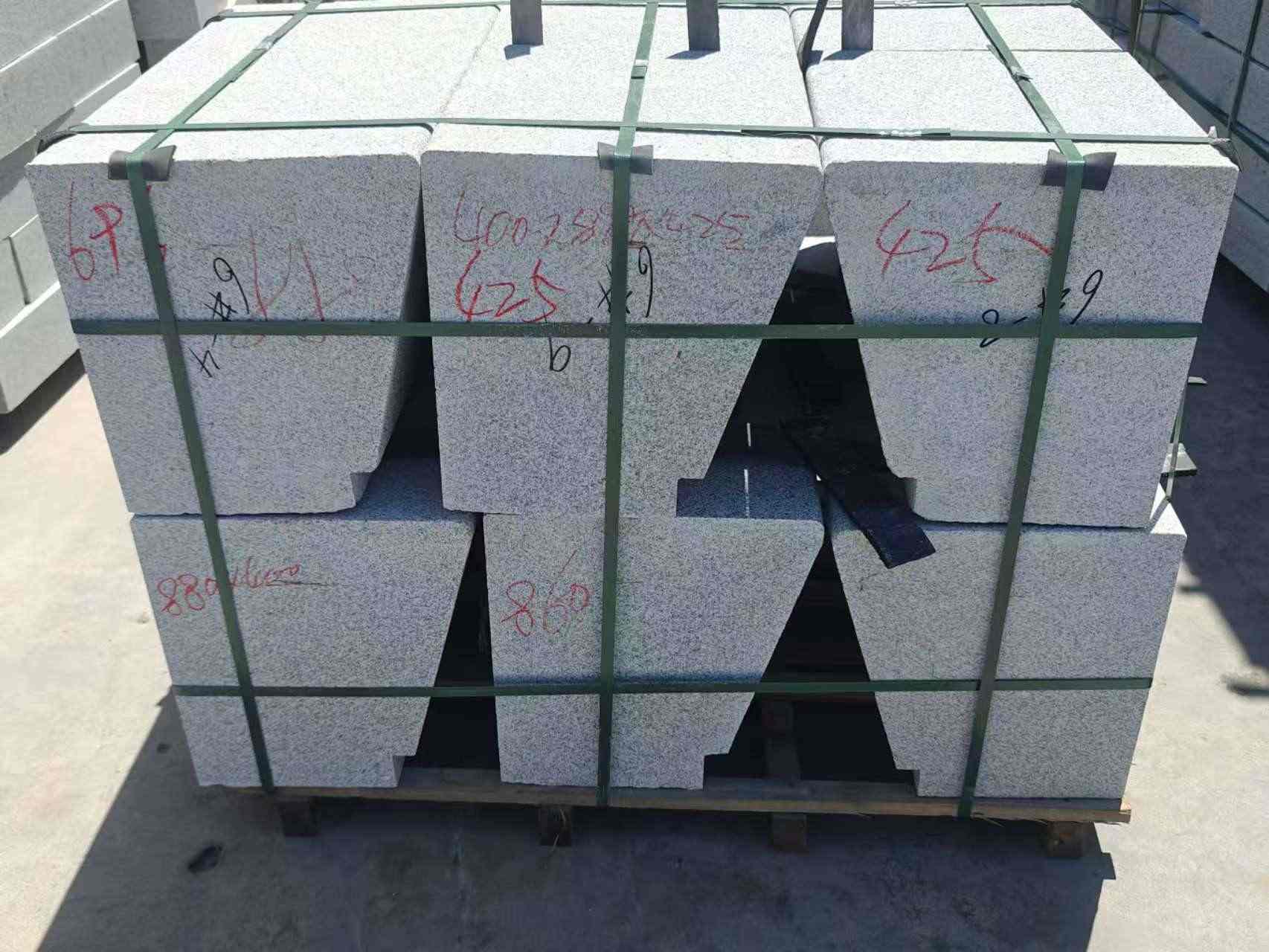 白城 芝麻白异形坐凳，石凳