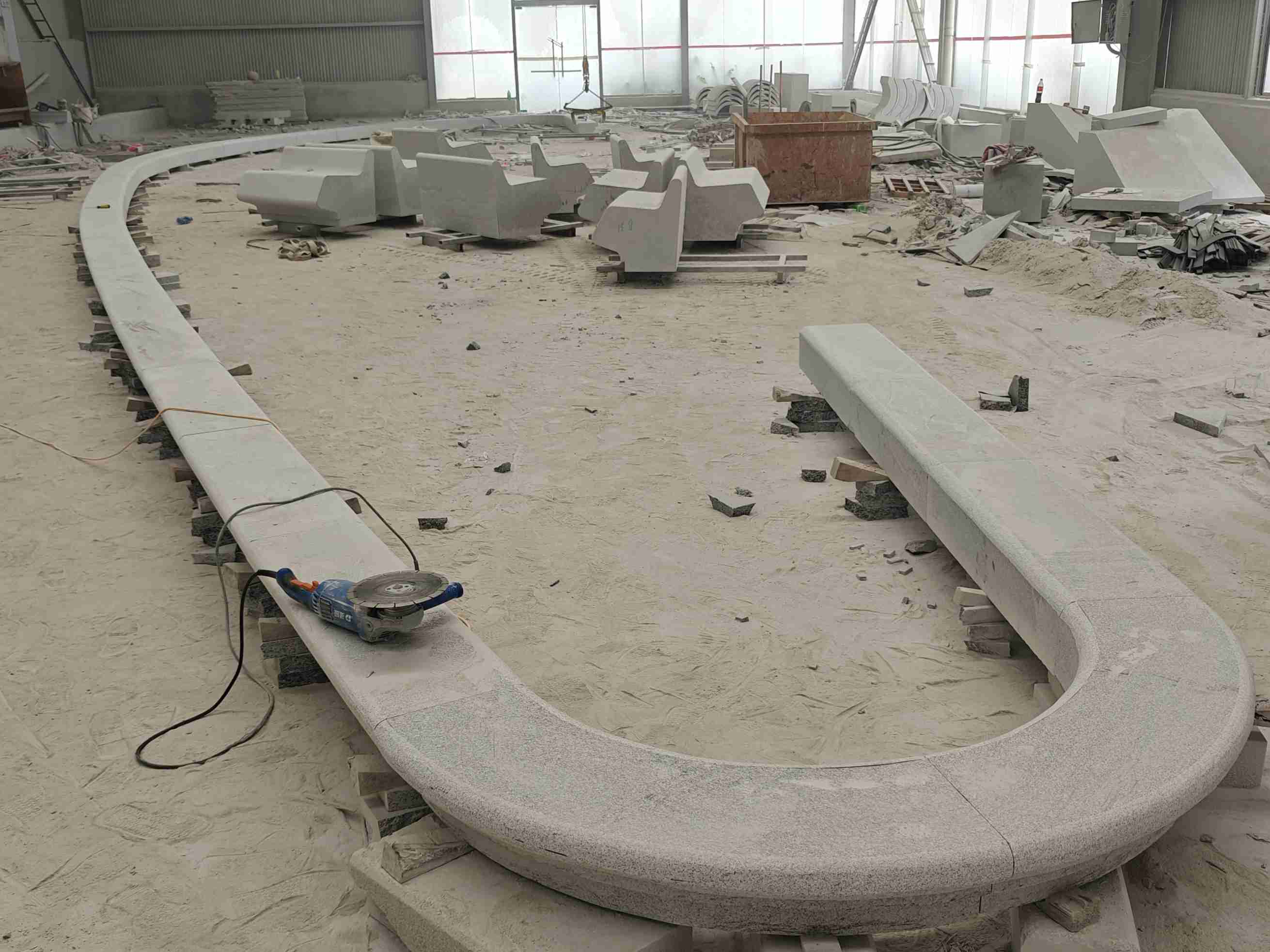 白城 芝麻白花岗岩弧形花坛石，坐凳石