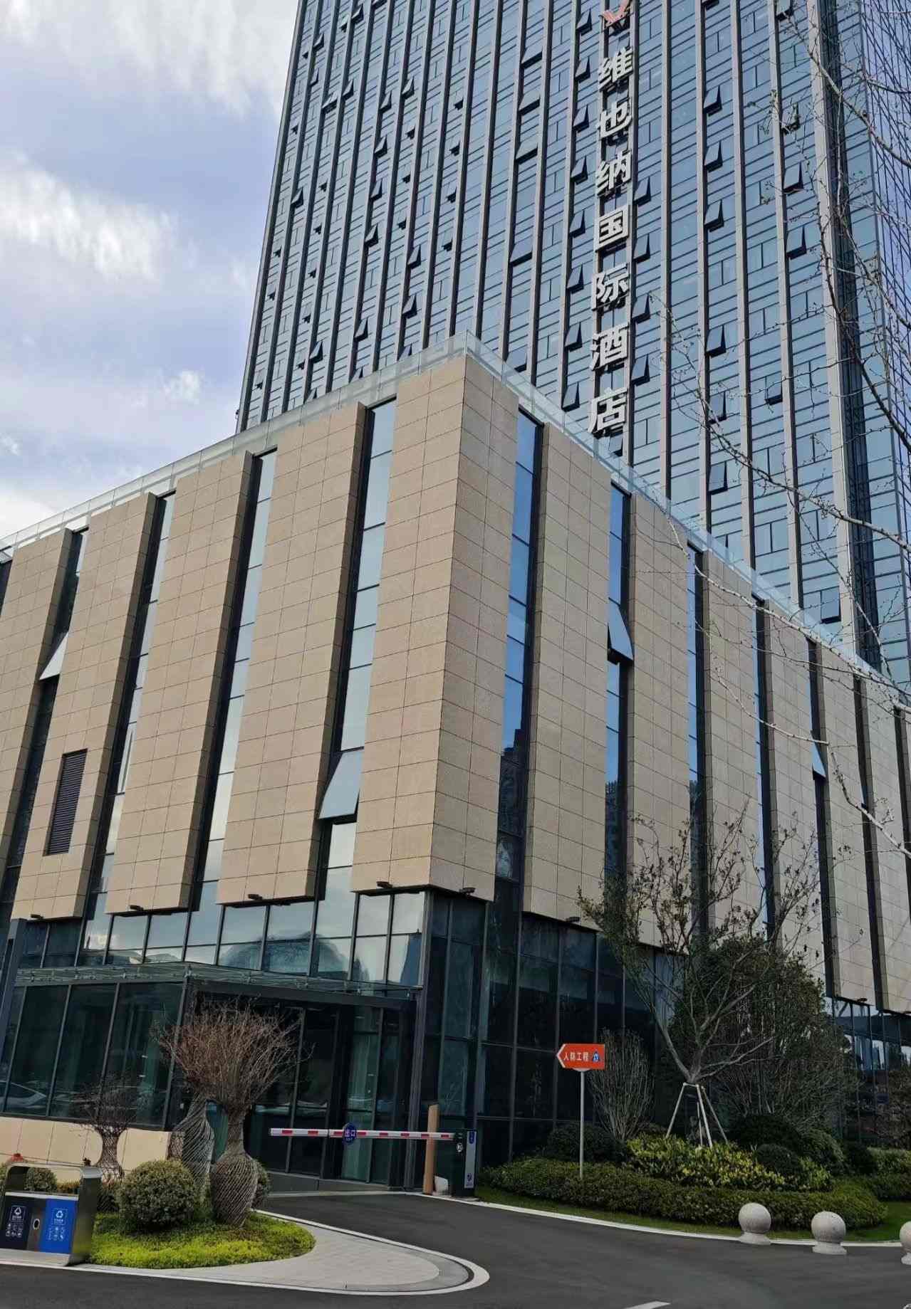 白城 黄金麻花岗岩外墙干挂