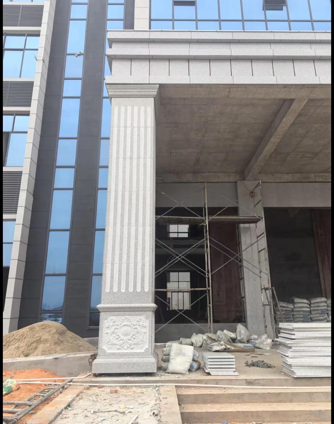 白城 芝麻白光面花岗岩门楼大柱（罗马柱）配雕花底座