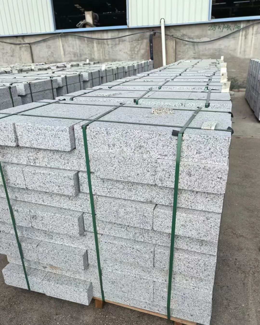 白城 白麻花岗岩路沿石，弧形路沿石，道牙石，马路牙子，界石，路缘石，平沿石，直岩石，平缘石等