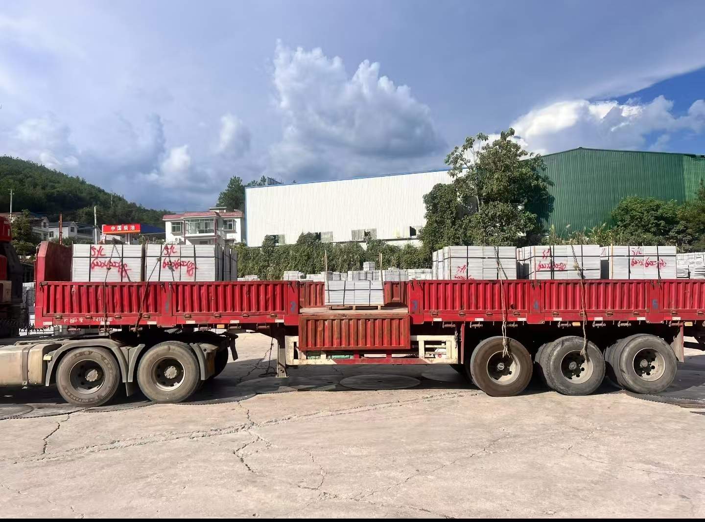 白城 芝麻灰花岗岩地铺石出货日常