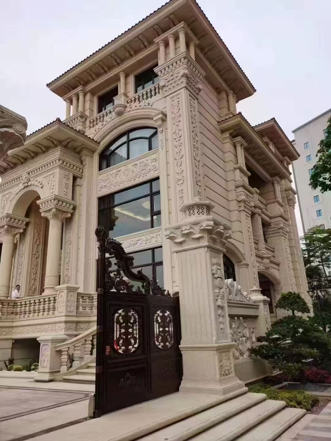 白城 黄金麻花岗岩别墅外墙干挂效果展示