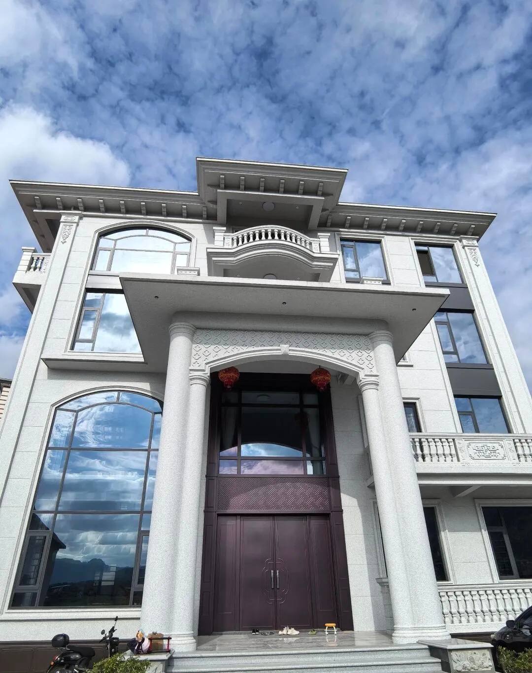 白城白麻别墅外墙干挂石材效果示例