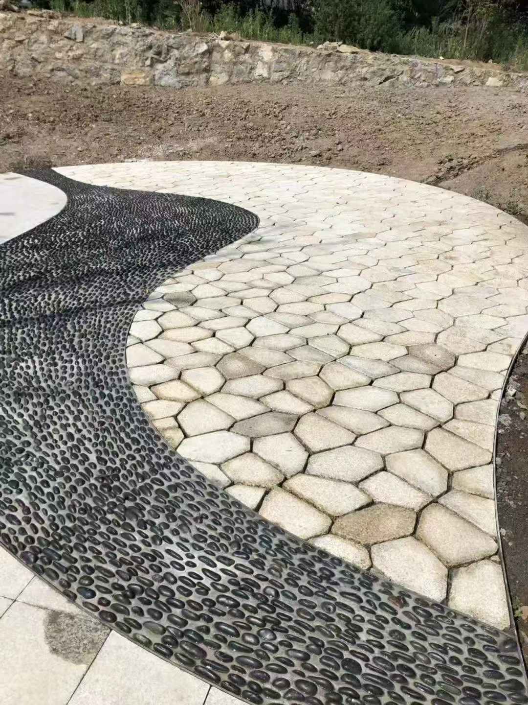 白城 黄金麻冰裂纹地铺石工地铺装案例