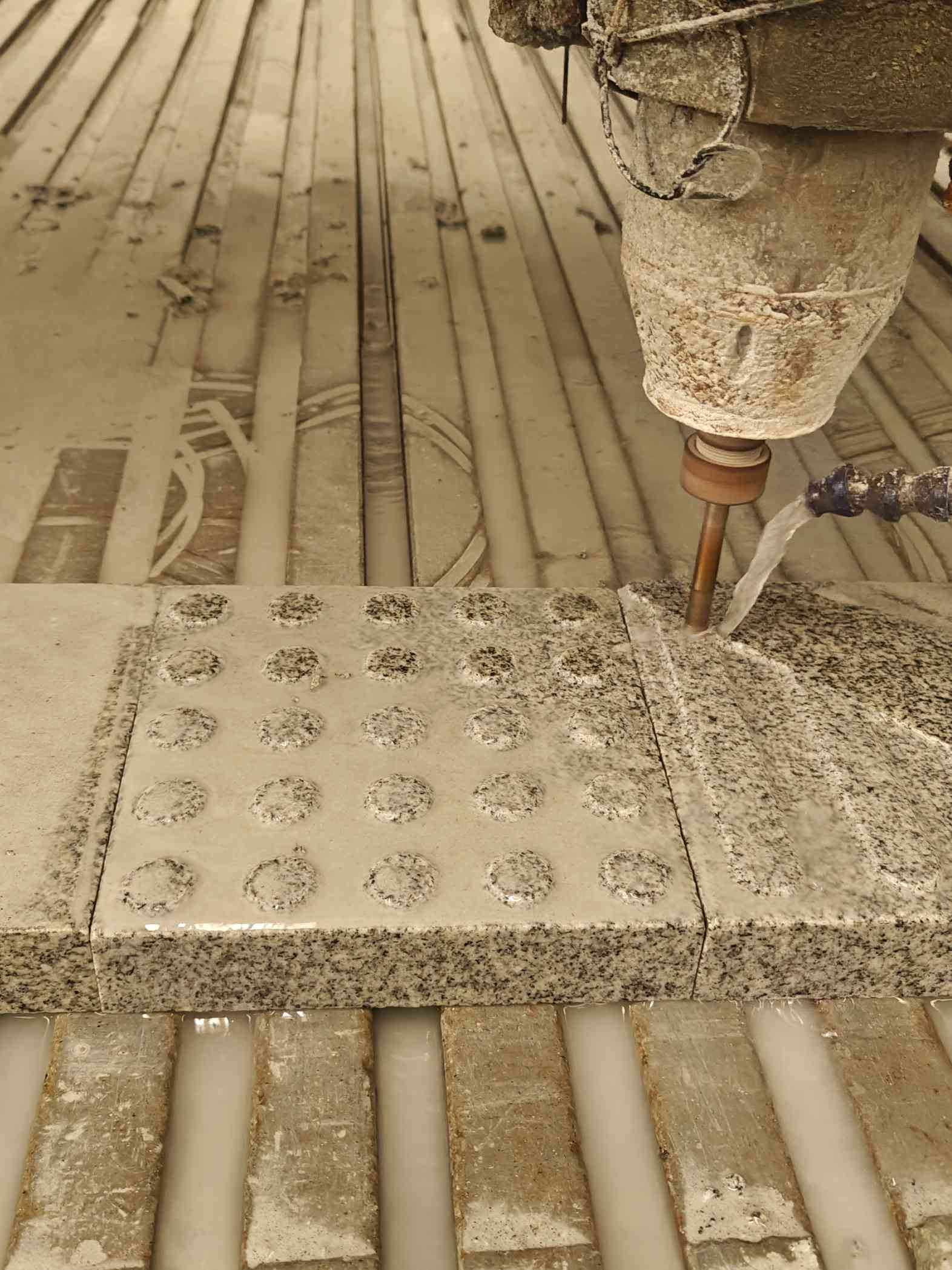 白城 芝麻白花岗岩石材盲人石、盲道石、盲点石