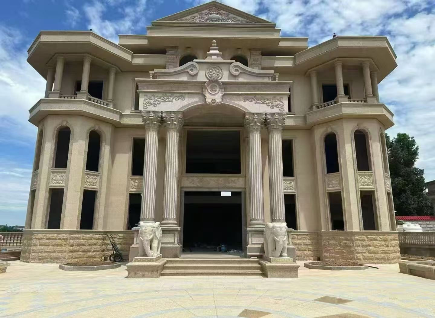 白城 黄金麻别墅外墙干挂，大柱，大象，蘑菇石，雕花板