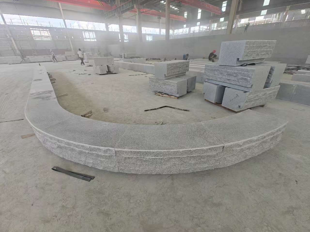 白城 芝麻白异形坐凳，自然面光面弧形加工