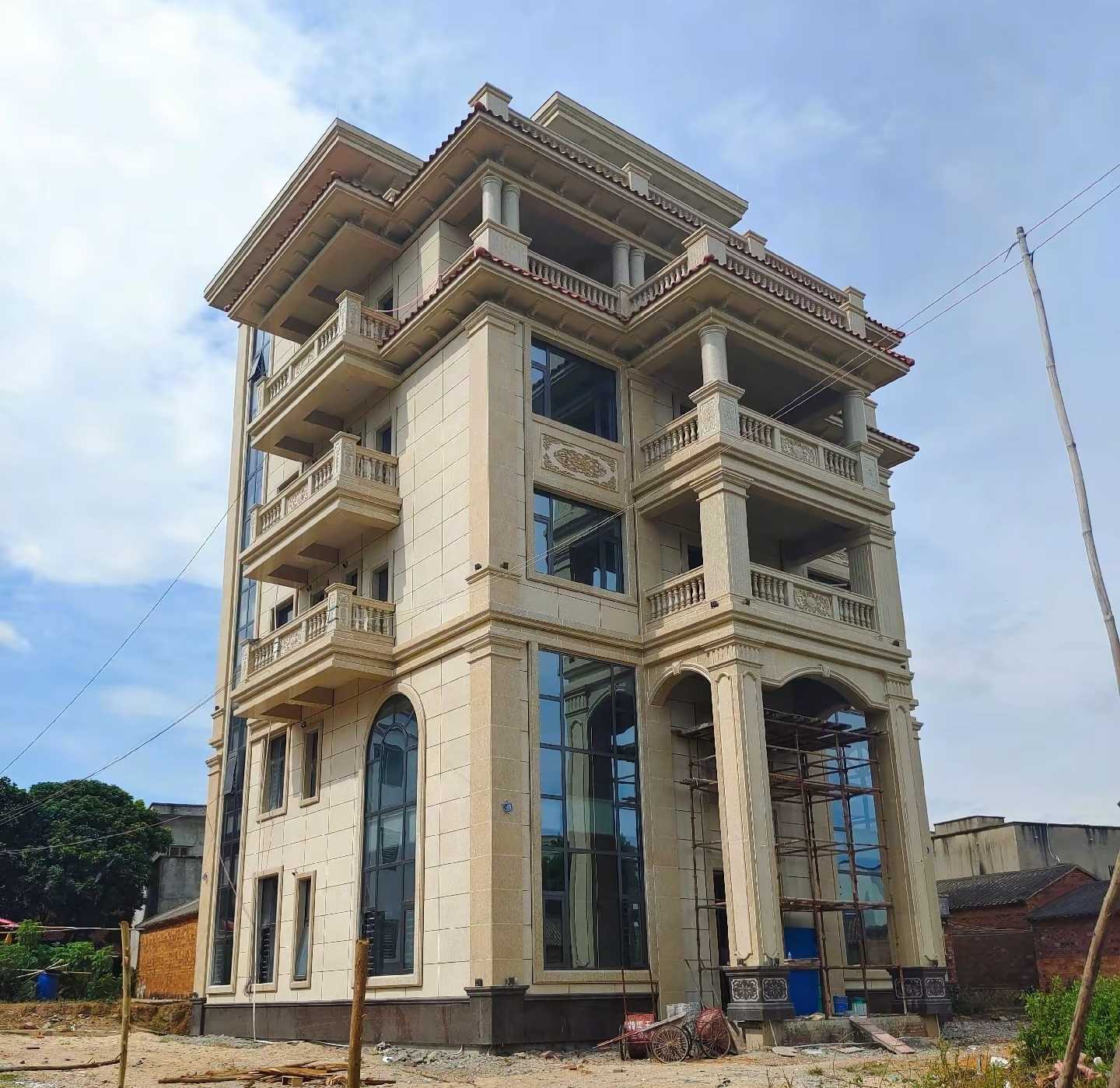 白城 黄金麻花岗岩石材别墅外墙干挂搭配（雕花栏杆花瓶柱门楼罗马柱）