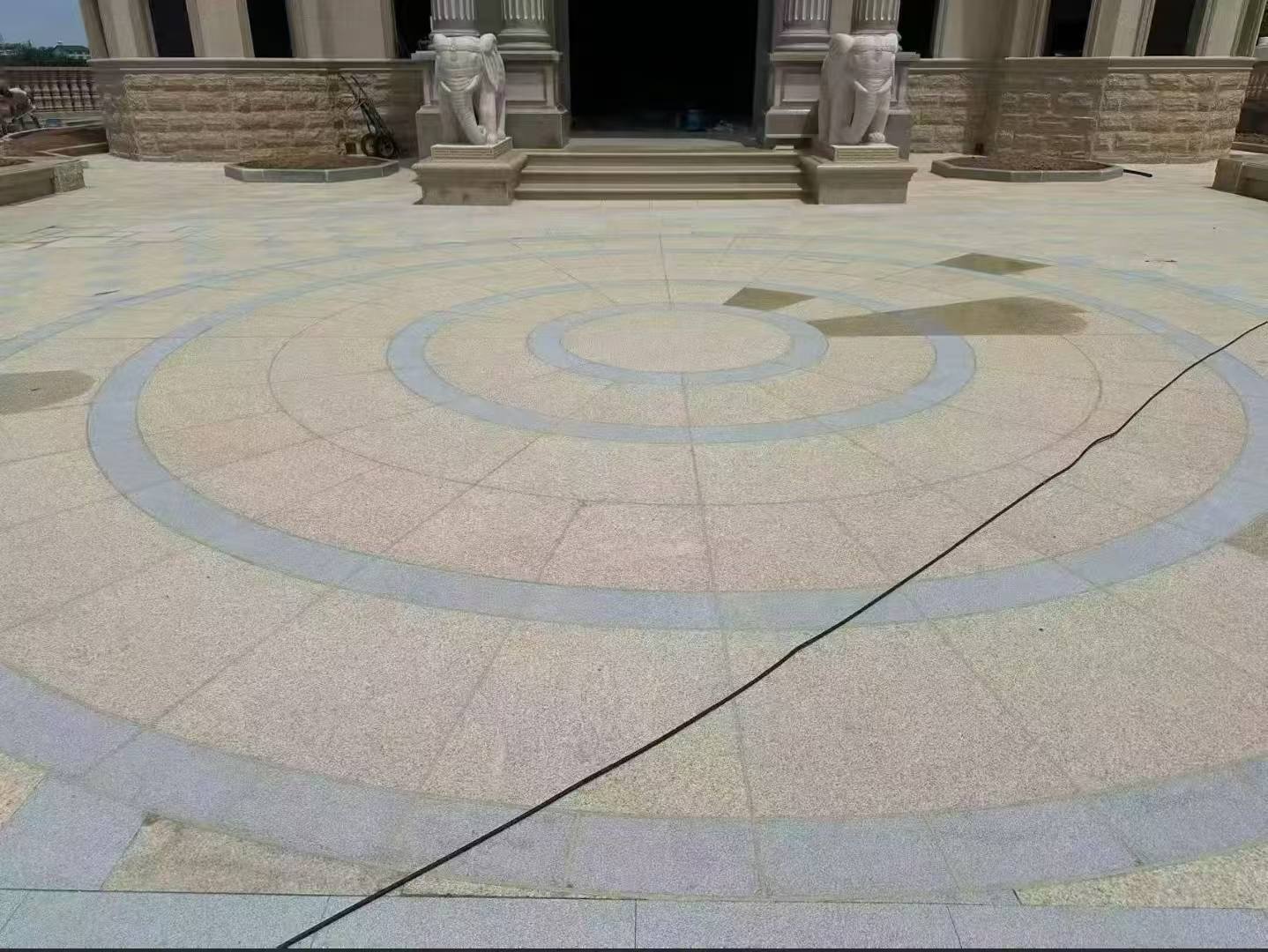 白城 黄金麻芝麻灰花岗岩石材地铺拼接效果